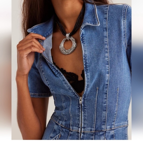 Free People We The Free Jayde Denim Flare Jumpsuit In Sunburst Blue Size L - Picture 4 of 12